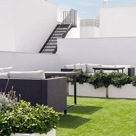Modern 2 Bedroom Rooftop Pool + Gym Rdr328 *