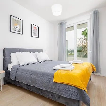 Apartment Modern 2 Bedroom Rooftop Pool + Gym Rdr328