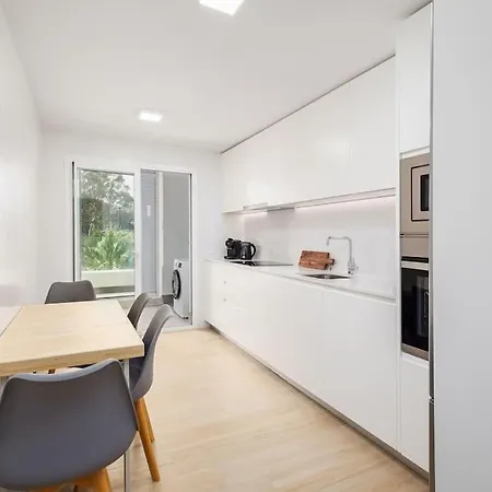 Apartment Modern 2 Bedroom Rooftop Pool + Gym Rdr328 *