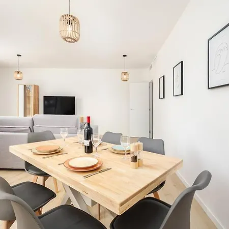 Modern 2 Bedroom Rooftop Pool + Gym Rdr328 *